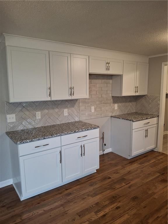715 E Blackhawk Street — photo 23