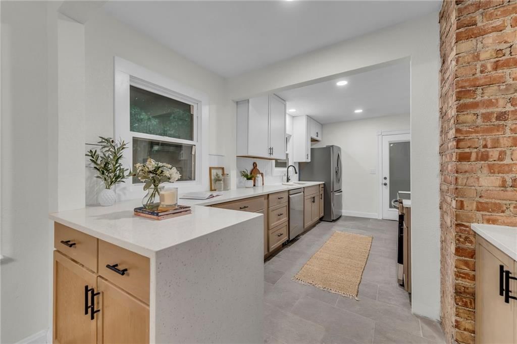 5717 Oak Street — photo 12