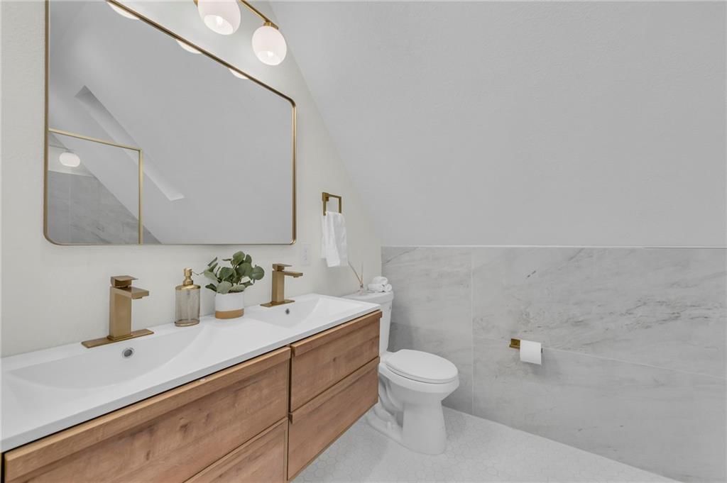 5717 Oak Street — photo 23
