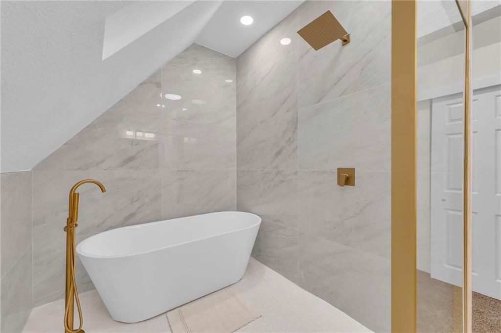 5717 Oak Street — photo 24