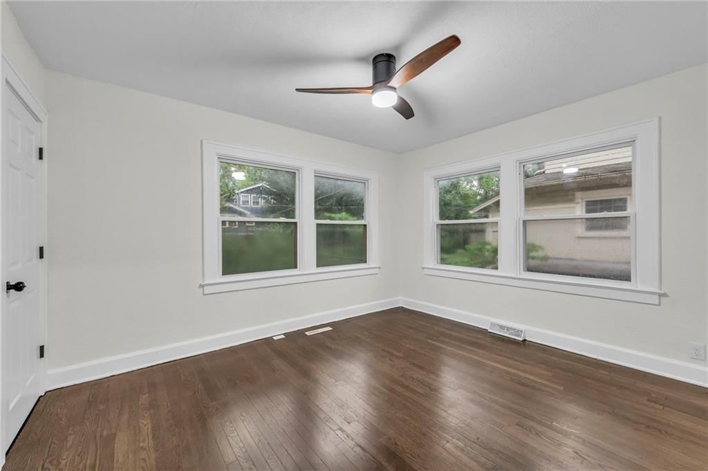 5717 Oak Street — photo 25