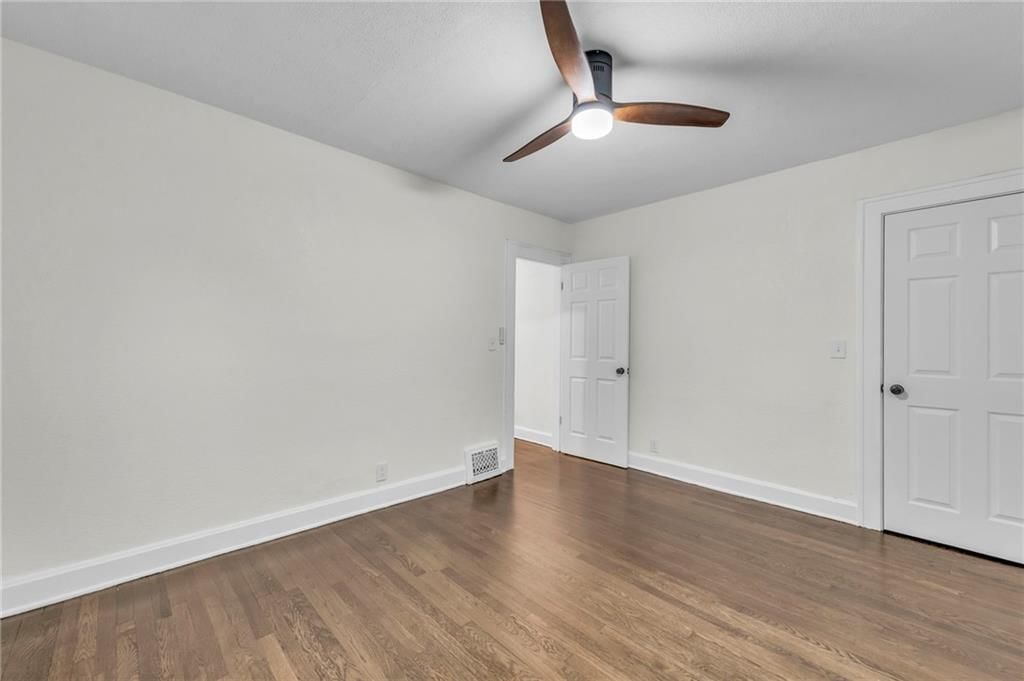 5717 Oak Street — photo 27
