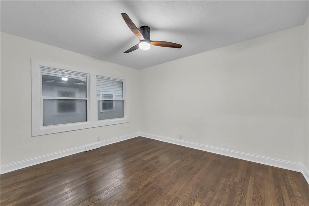 5717 Oak Street — photo 30