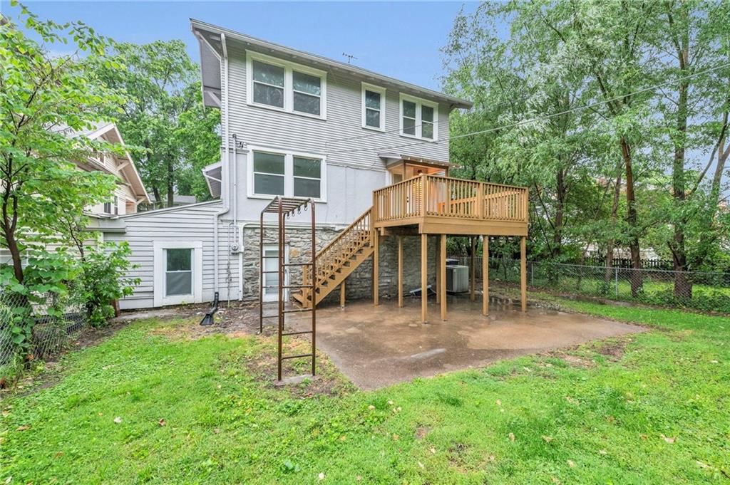 5717 Oak Street — photo 38