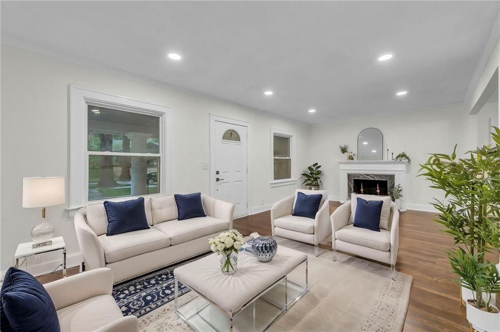 5717 Oak Street — photo 5