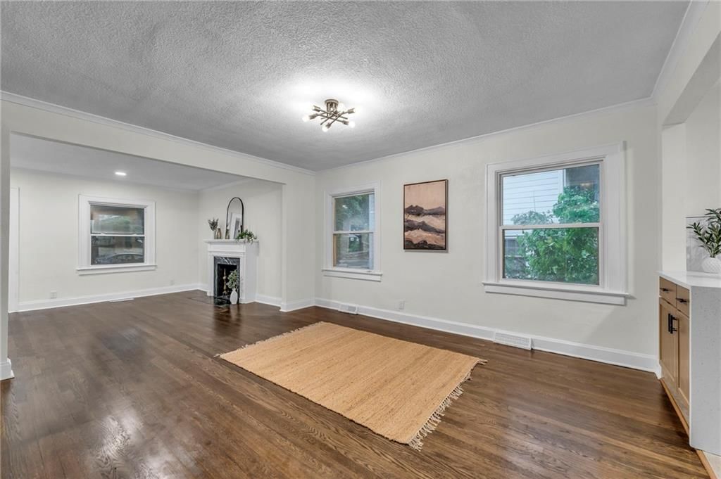 5717 Oak Street — photo 9