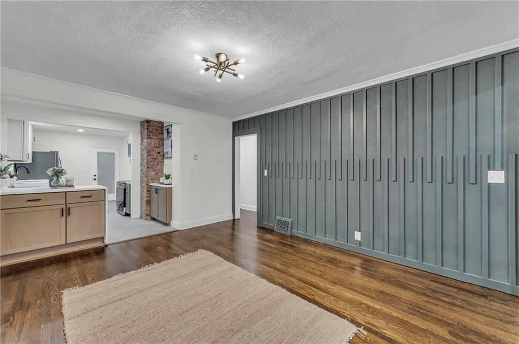 5717 Oak Street — photo 10