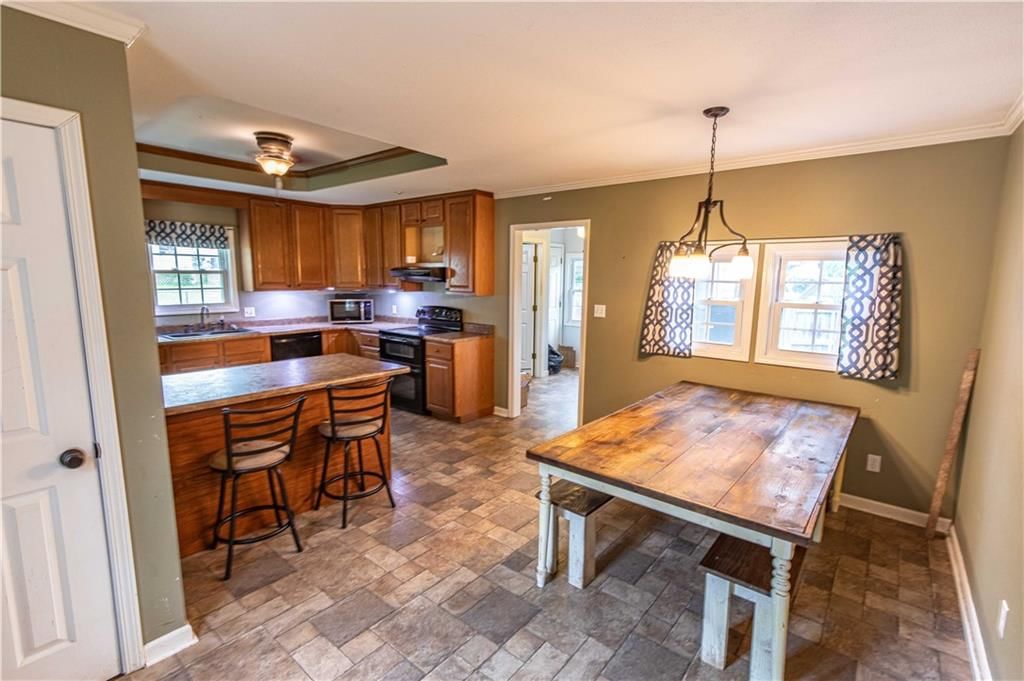 813 E 9th Street — photo 11