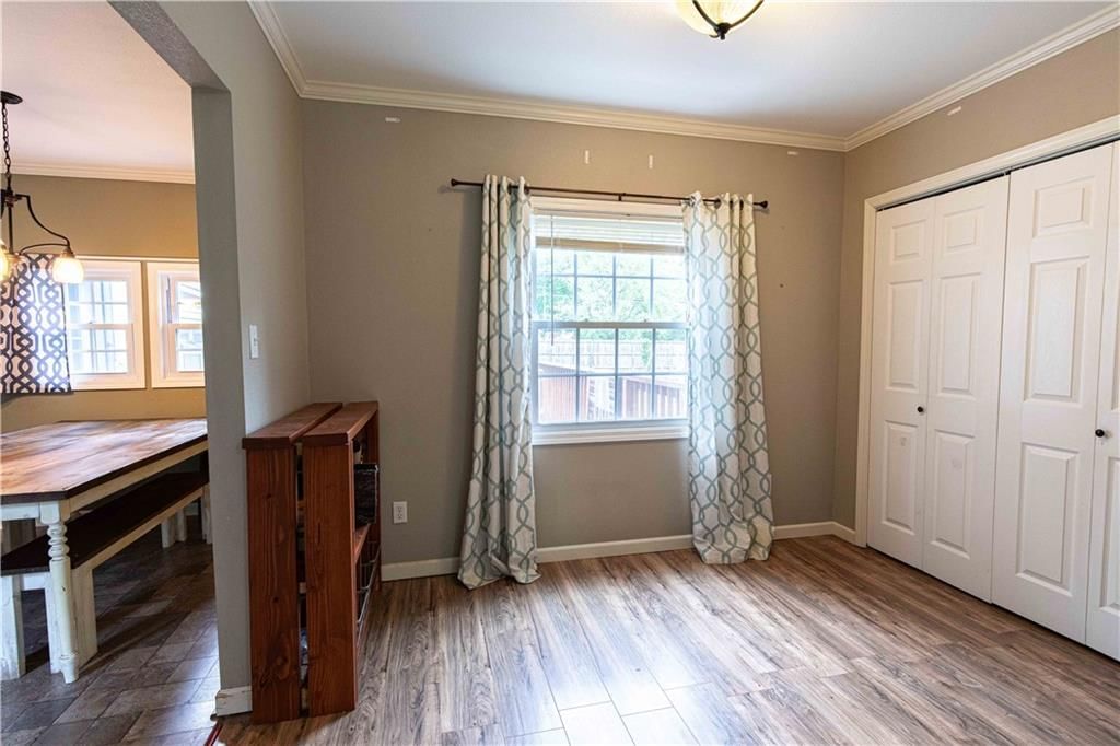 813 E 9th Street — photo 12