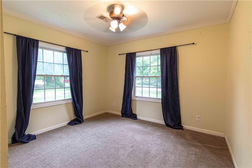 813 E 9th Street — photo 14