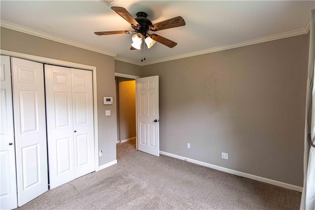 813 E 9th Street — photo 17