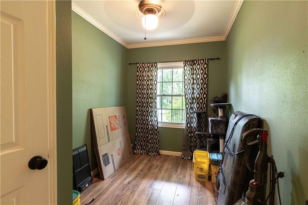 813 E 9th Street — photo 18