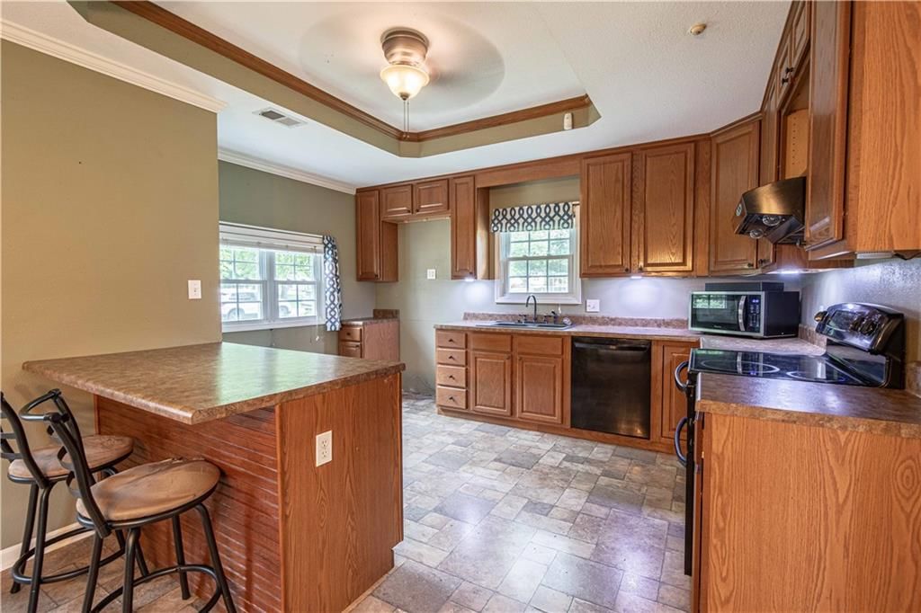 813 E 9th Street — photo 8