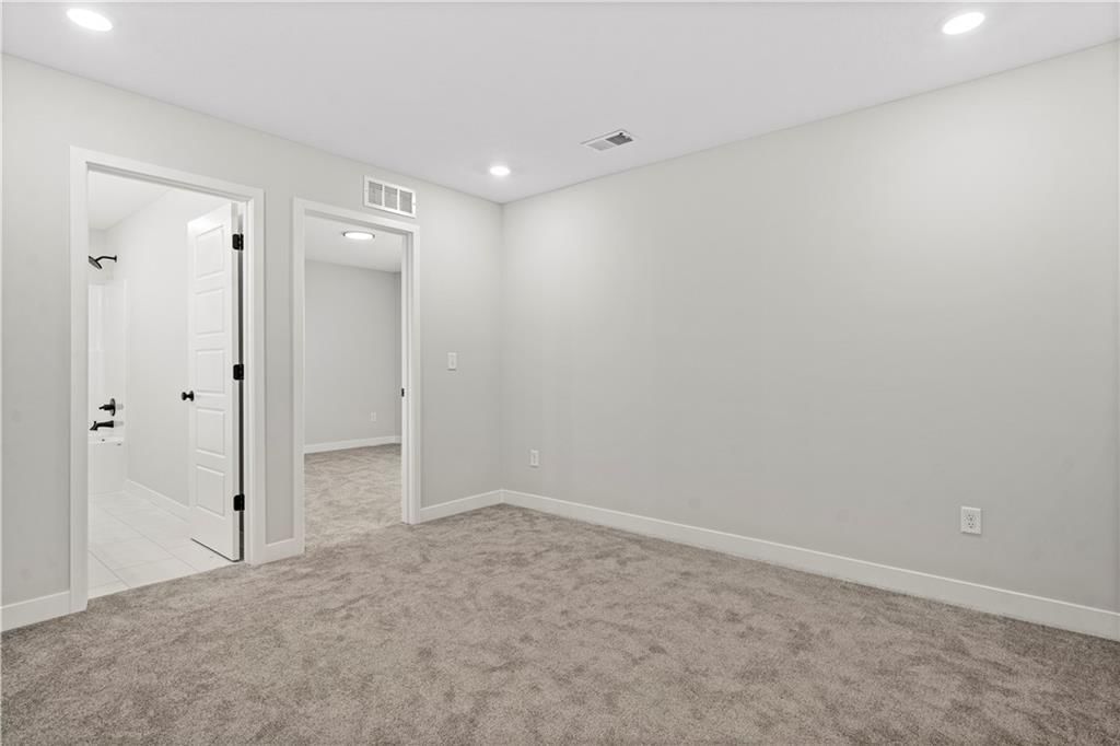 502 Woodview Drive — photo 31