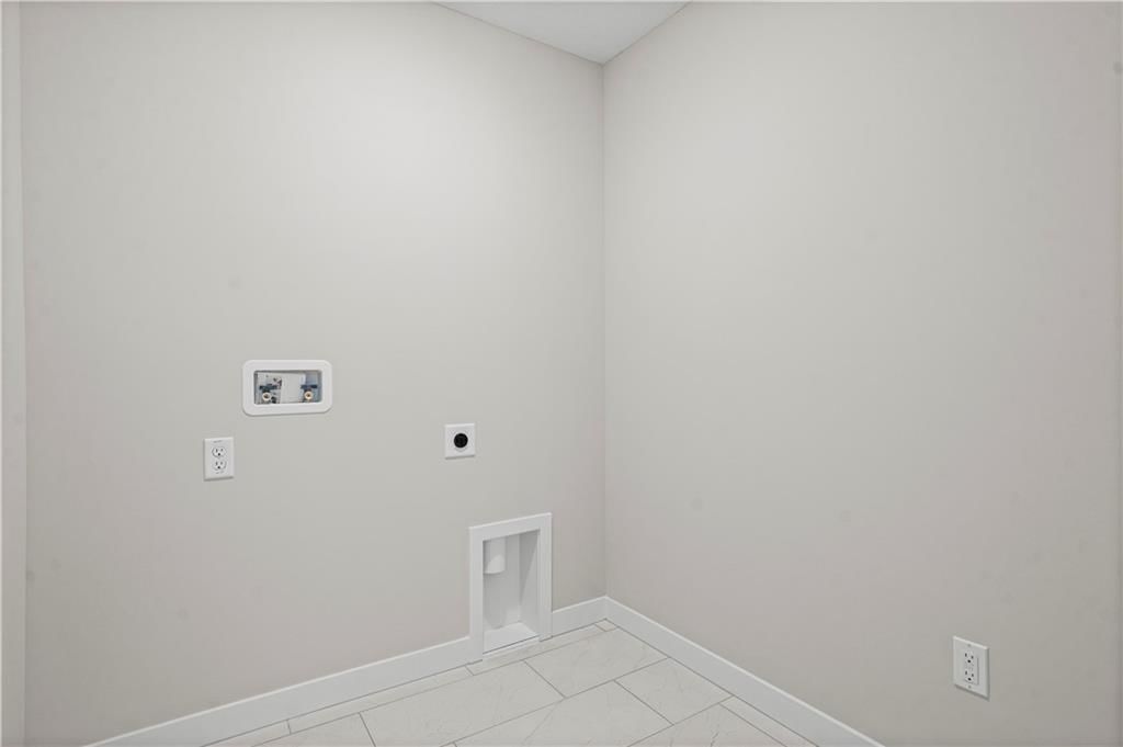 502 Woodview Drive — photo 38