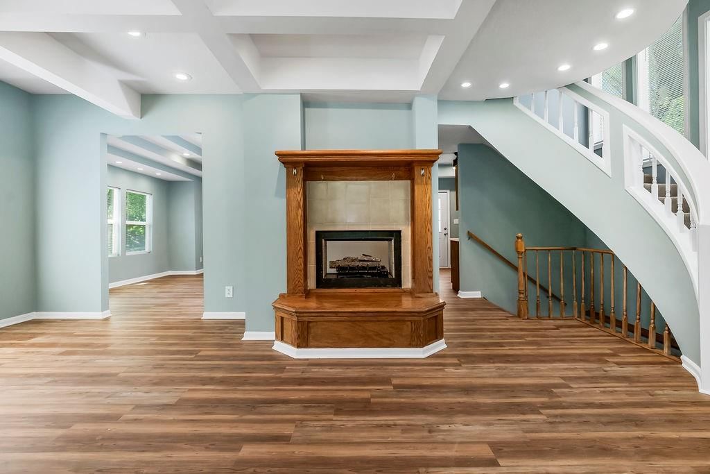 111 W Southside Boulevard — photo 3