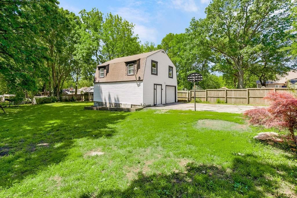 111 W Southside Boulevard — photo 25