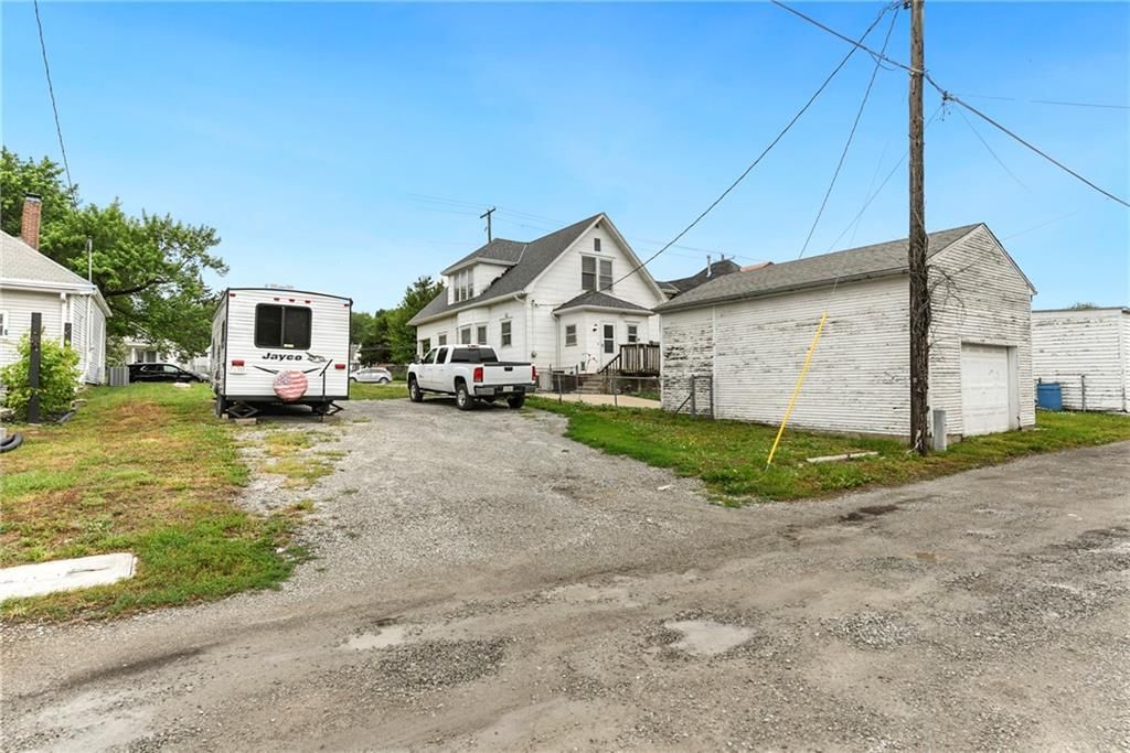 3121 & 3119 Saint Joseph Avenue — photo 29