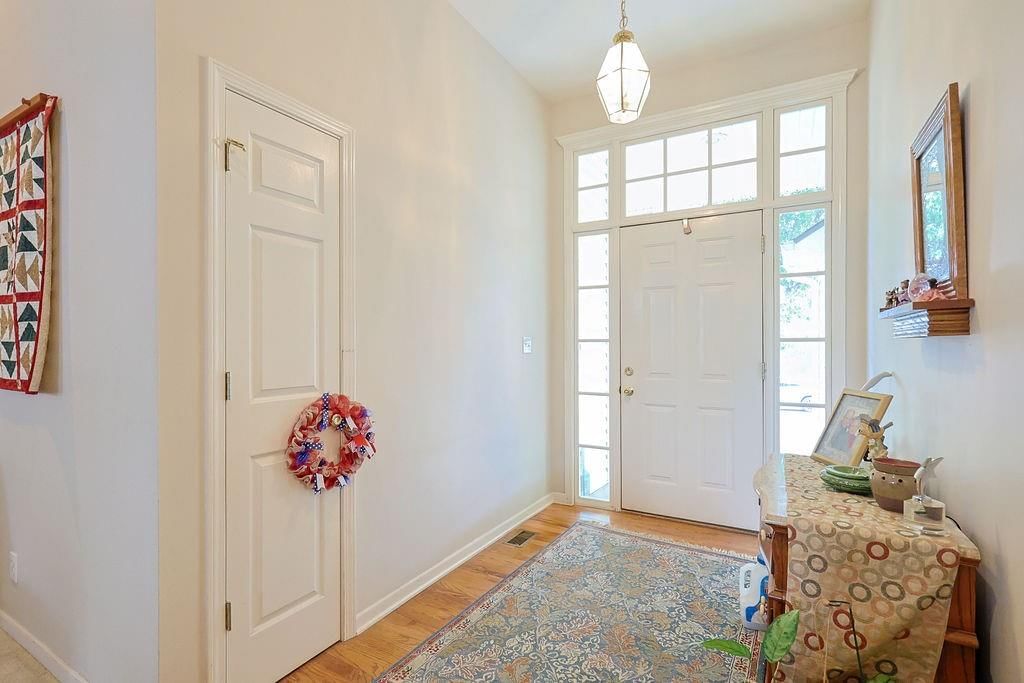 5212 Stoneridge Drive — photo 3