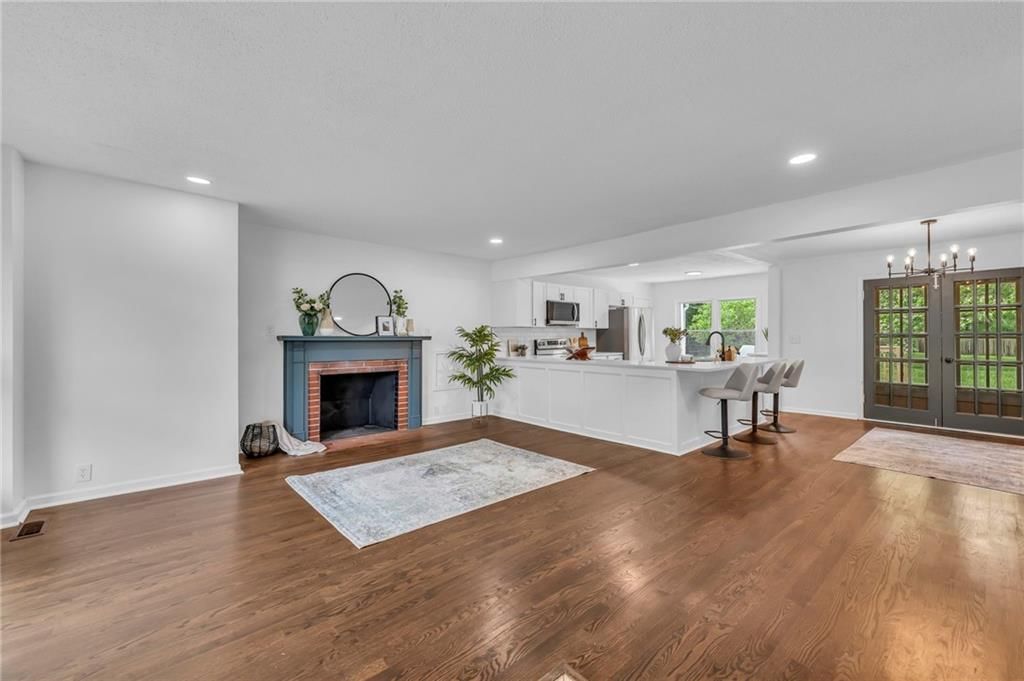706 W Cedar Street — photo 8