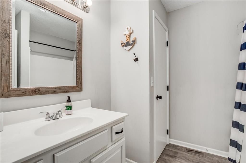 113 N Elm Street — photo 14