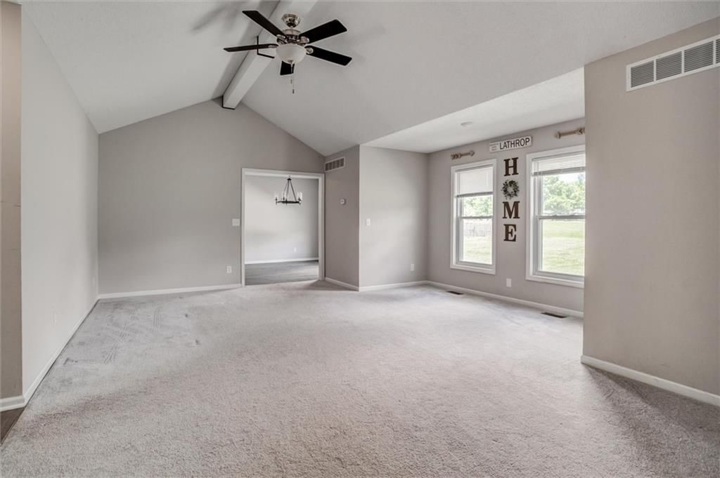 113 N Elm Street — photo 3