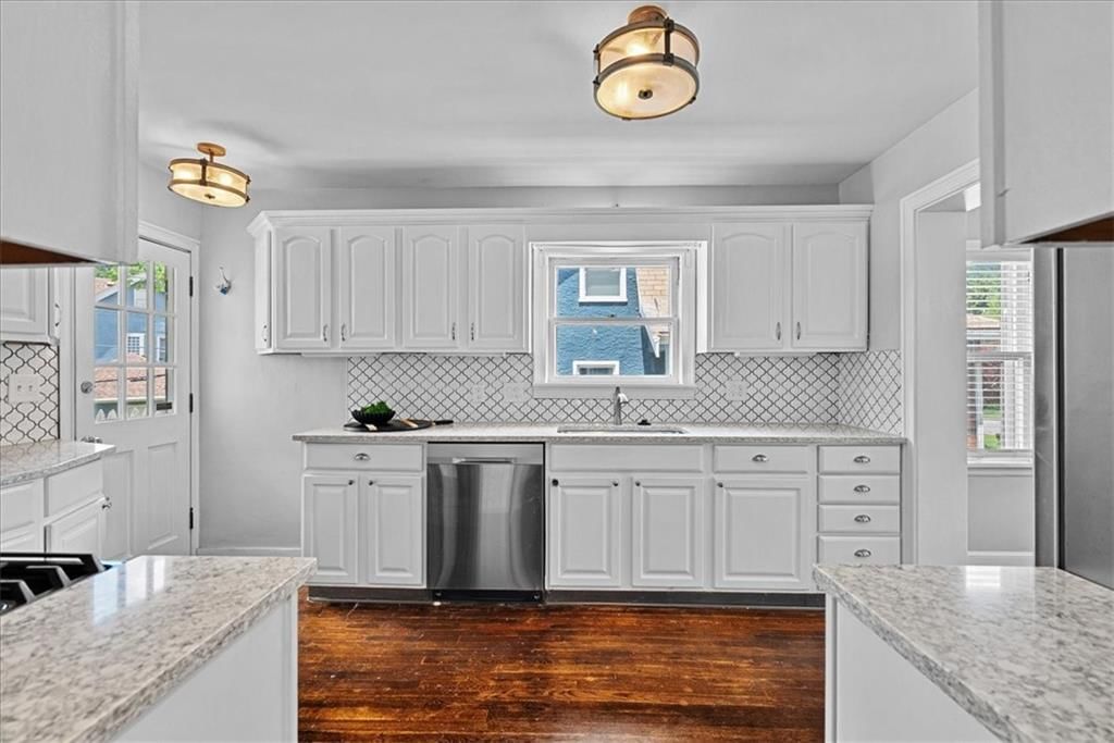 7224 Ward Parkway — photo 17