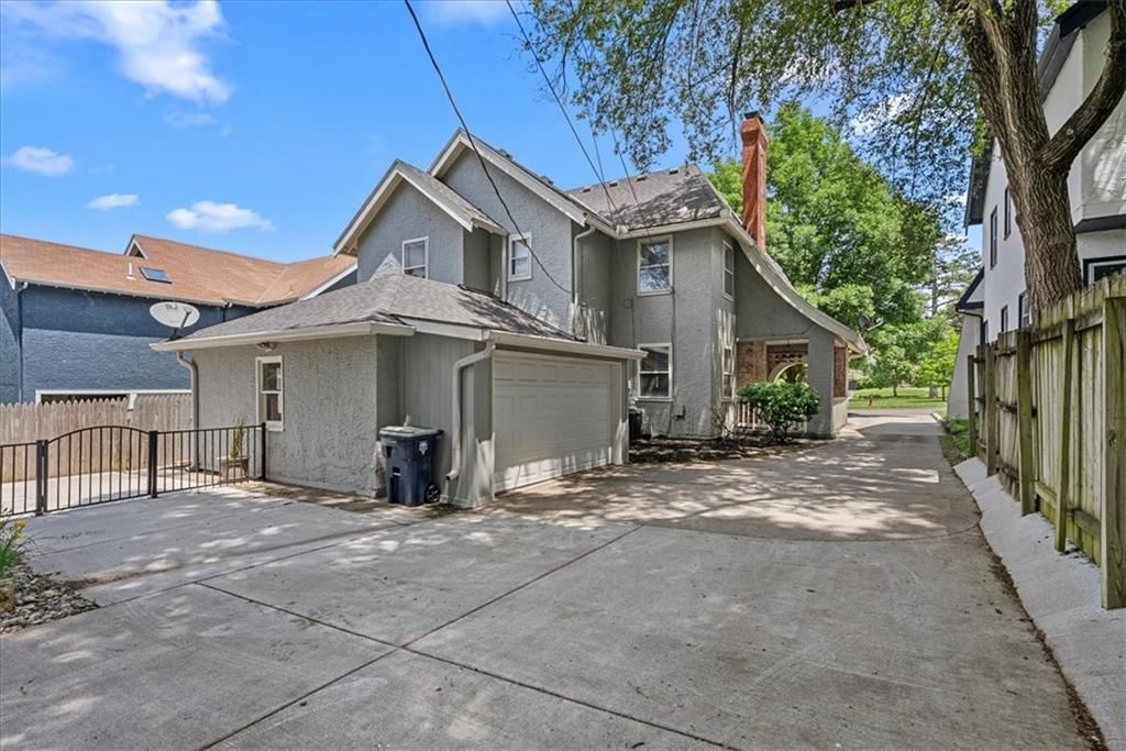 7224 Ward Parkway — photo 34
