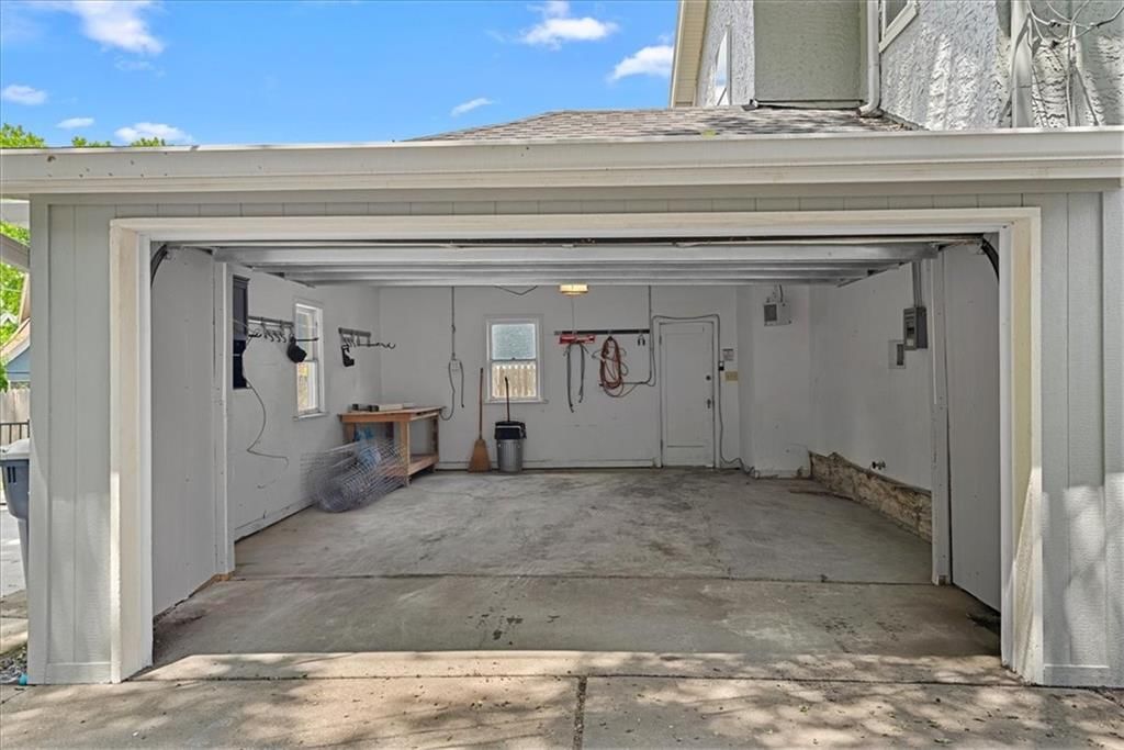 7224 Ward Parkway — photo 36