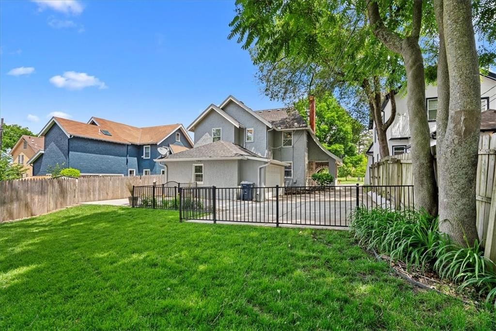 7224 Ward Parkway — photo 37
