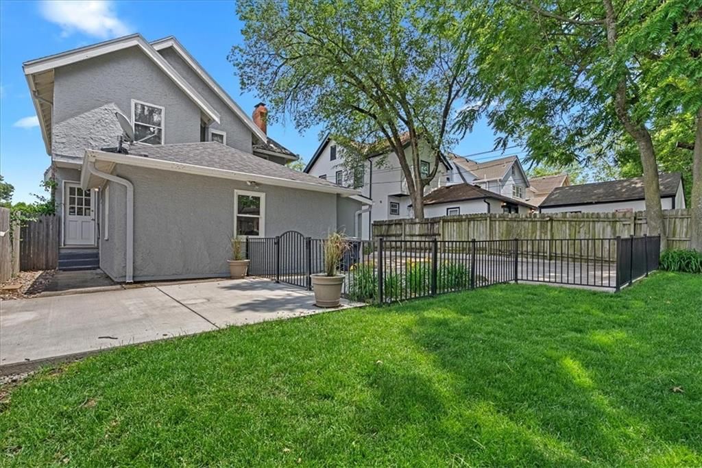 7224 Ward Parkway — photo 38