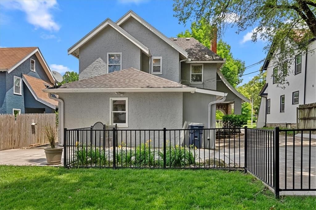 7224 Ward Parkway — photo 39
