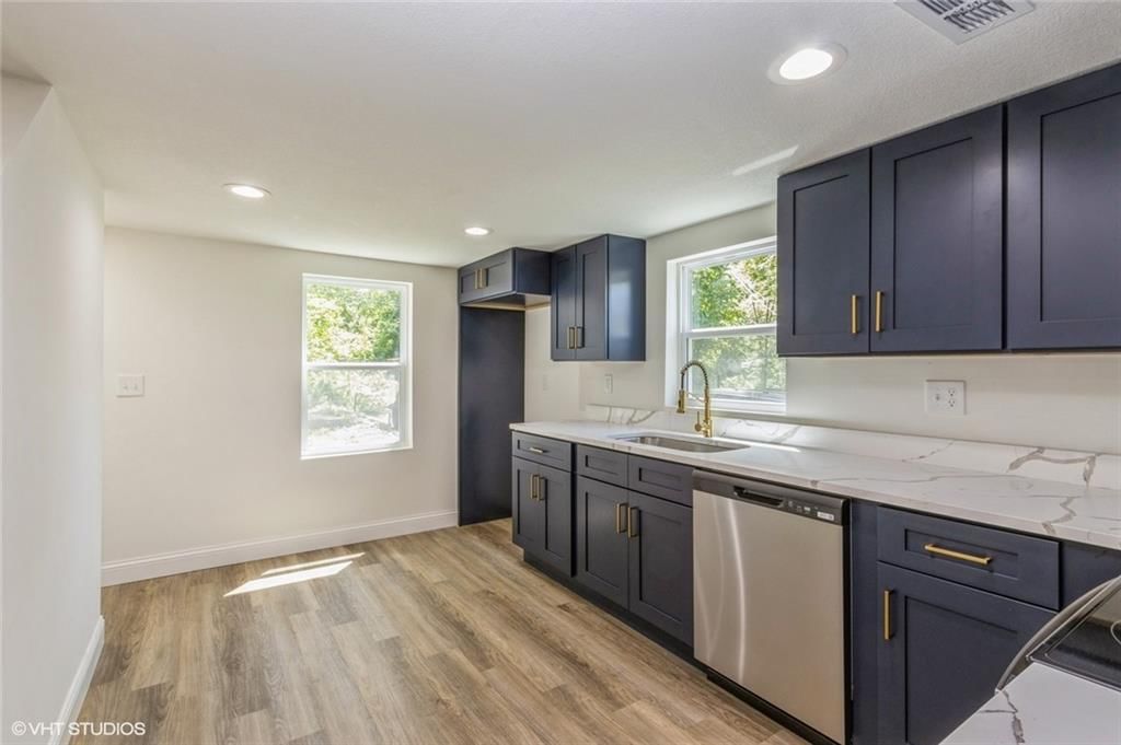 2015 Rowland Avenue — photo 8