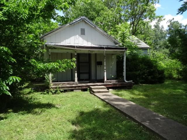309-311 N Lyon Street — photo 5
