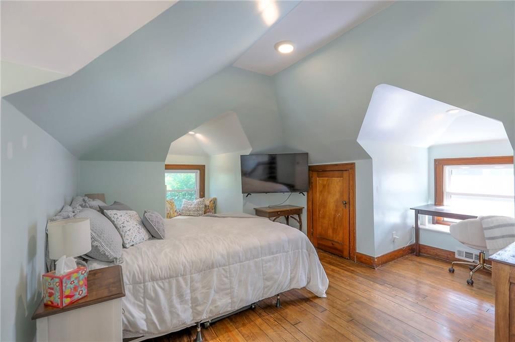 1111 W 38th Street — photo 39