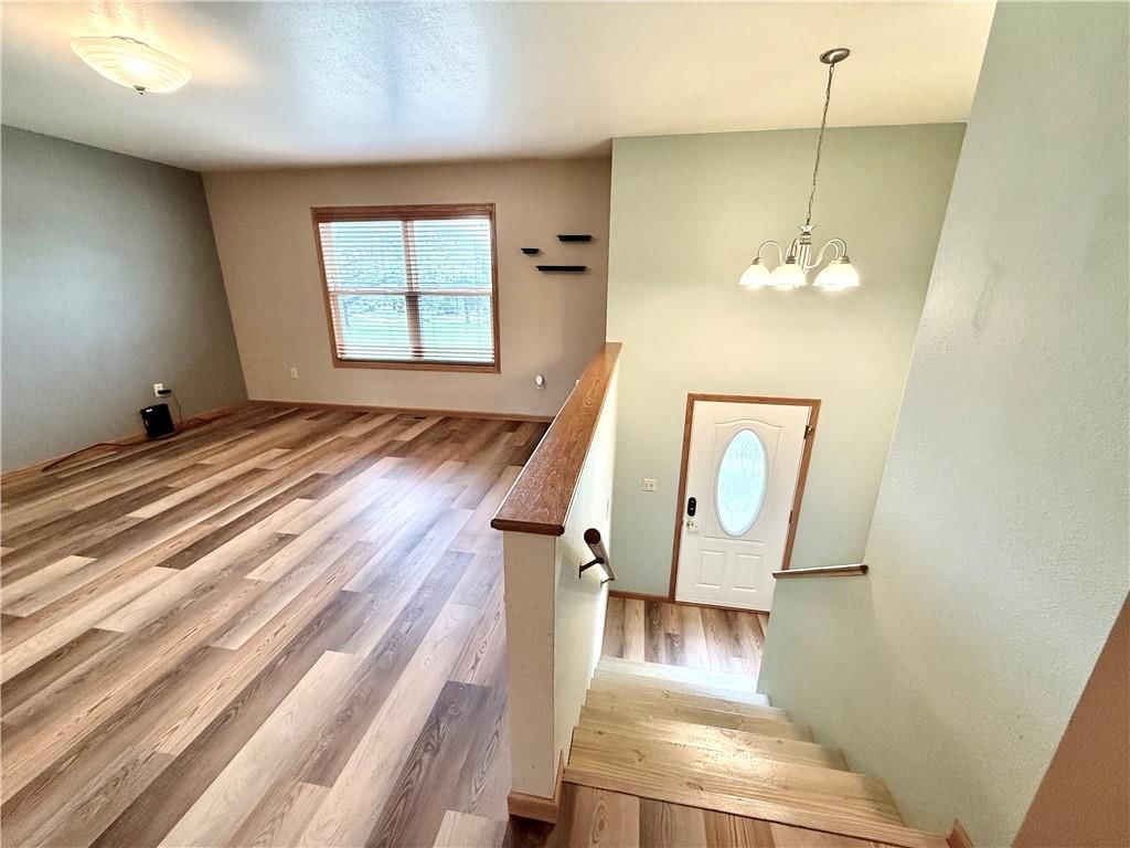 1015 E THOMPSON Street — photo 2