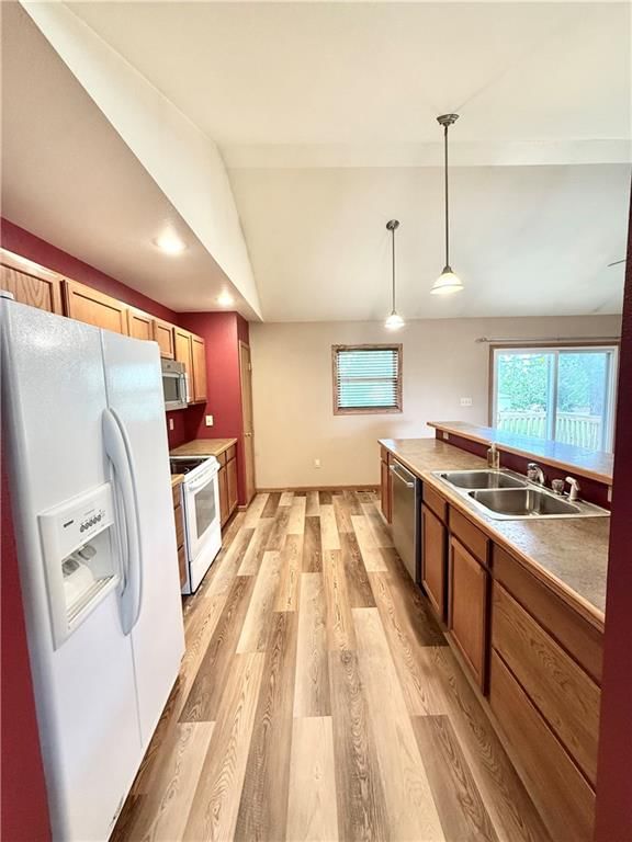 1015 E THOMPSON Street — photo 12