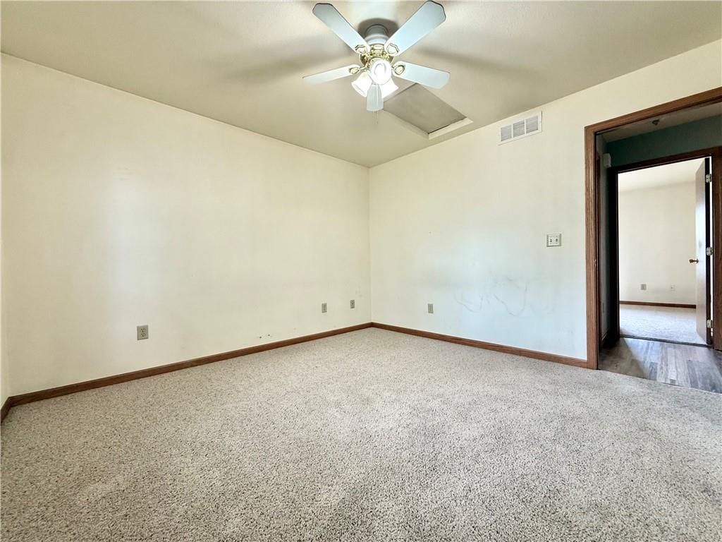 1015 E THOMPSON Street — photo 16
