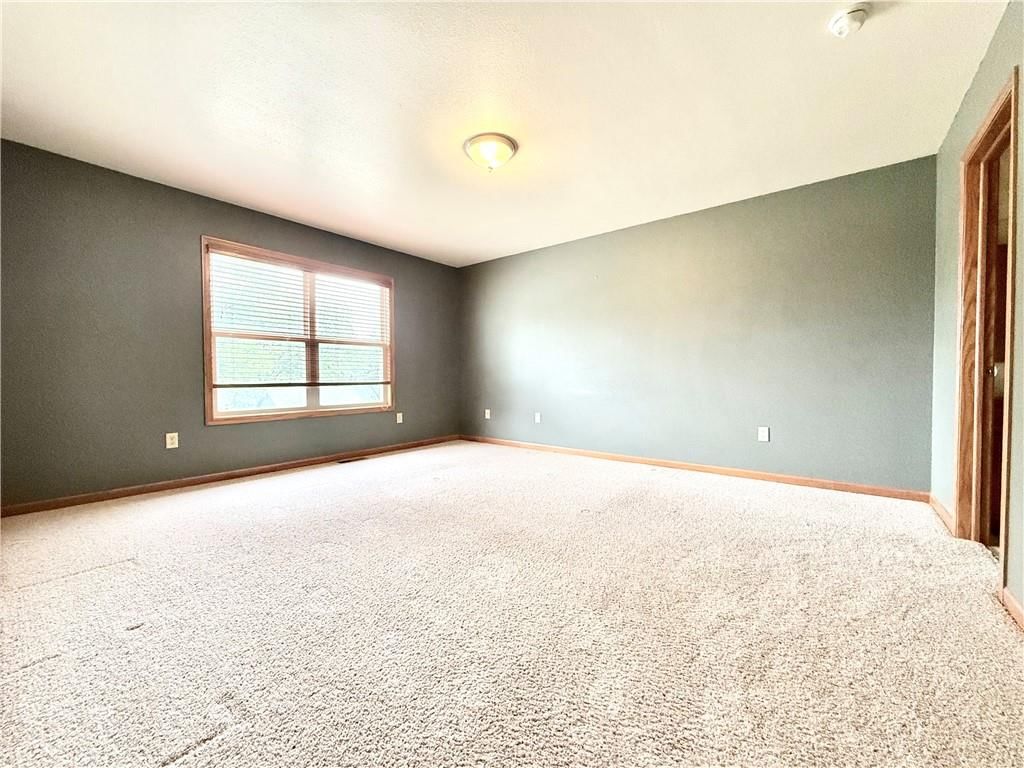1015 E THOMPSON Street — photo 18