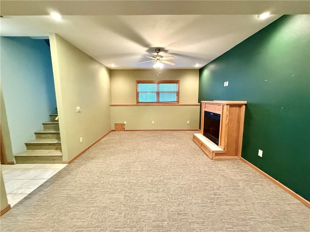1015 E THOMPSON Street — photo 25