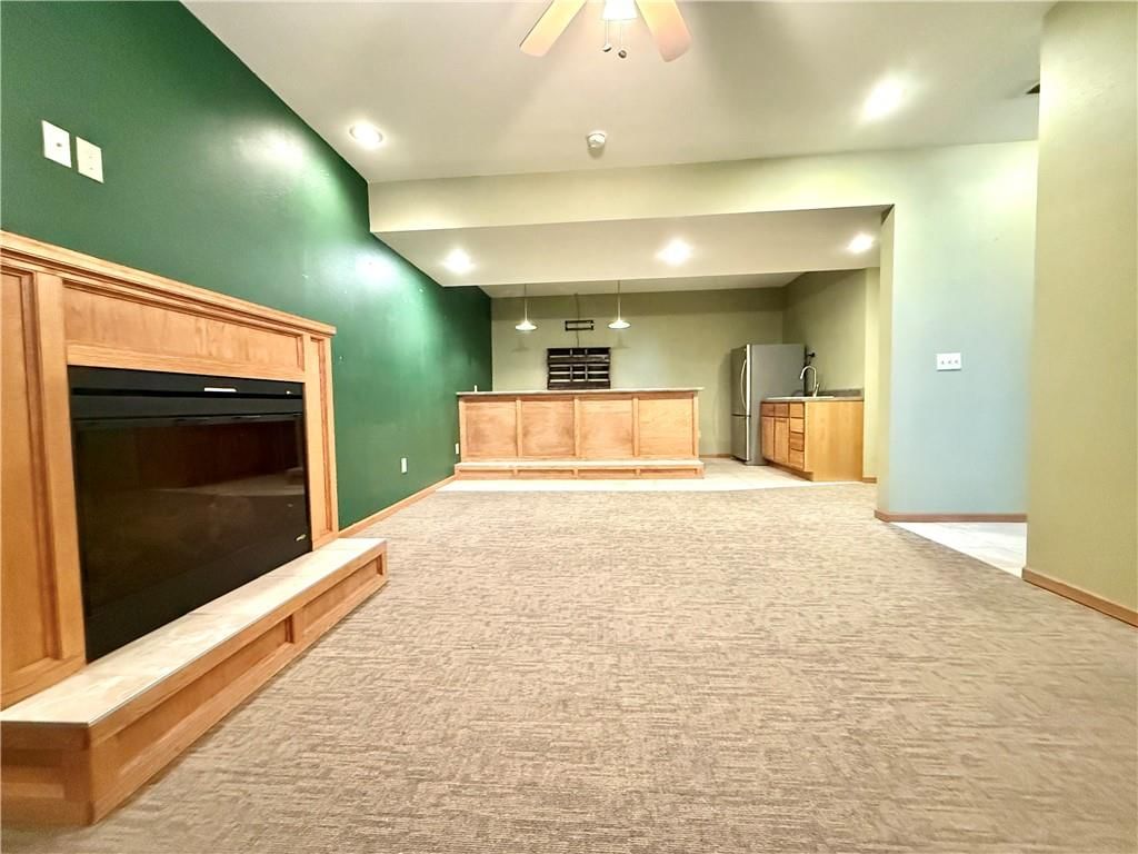 1015 E THOMPSON Street — photo 27