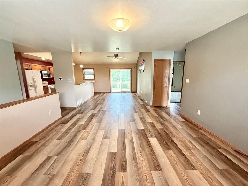 1015 E THOMPSON Street — photo 4