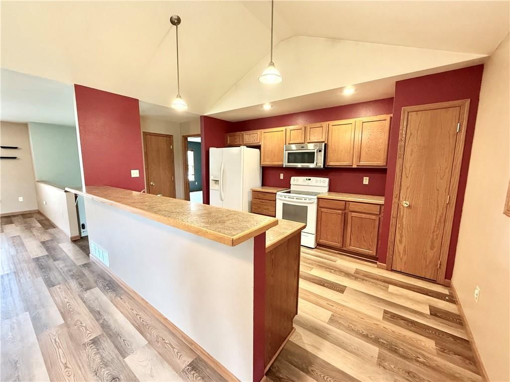 1015 E THOMPSON Street — photo 5