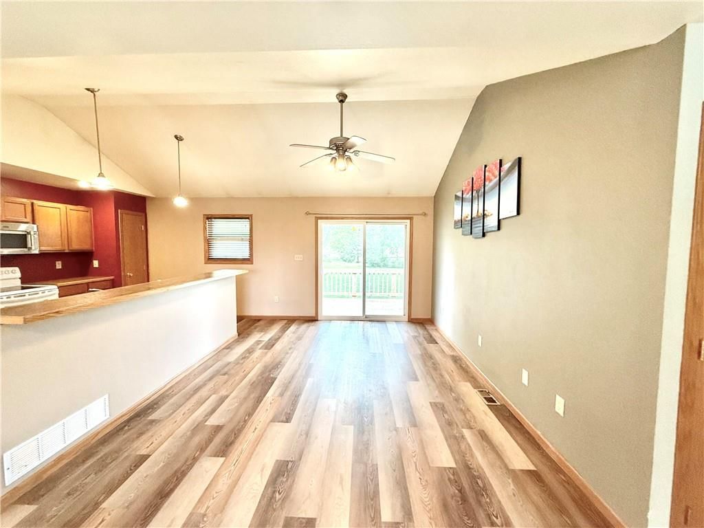 1015 E THOMPSON Street — photo 9