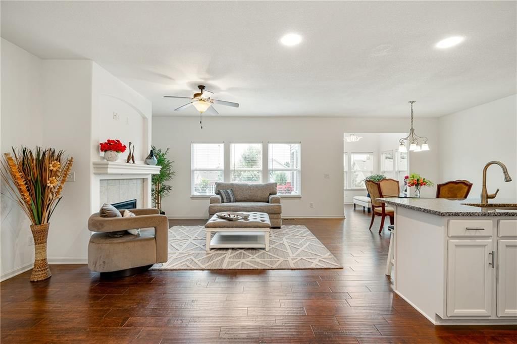 23713 W 88th Street — photo 4