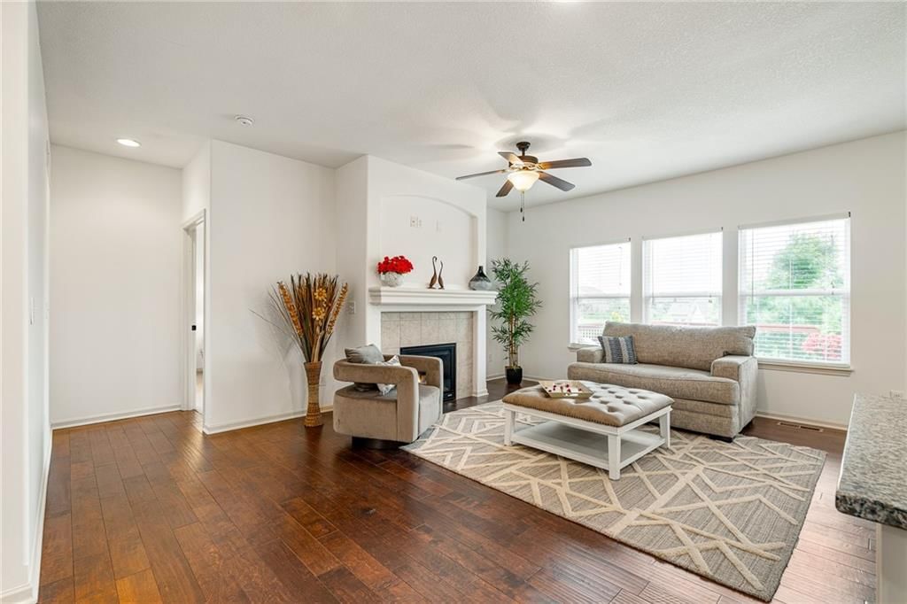 23713 W 88th Street — photo 5