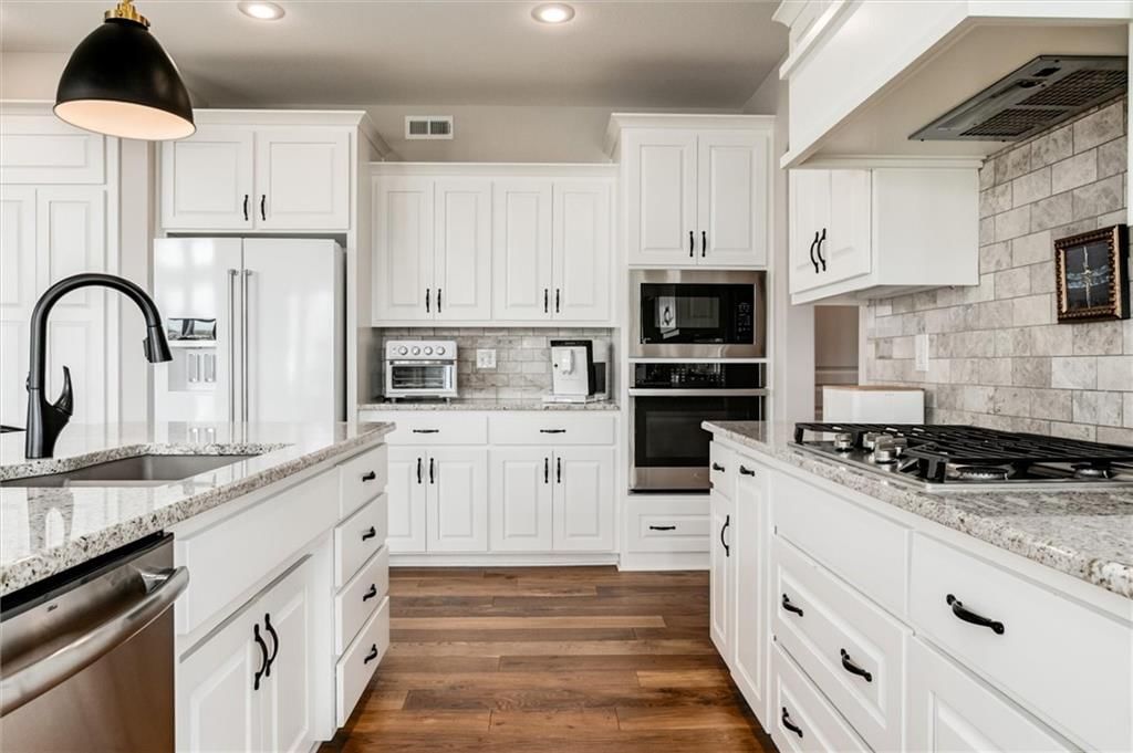 15670 W 165th Terrace — photo 8