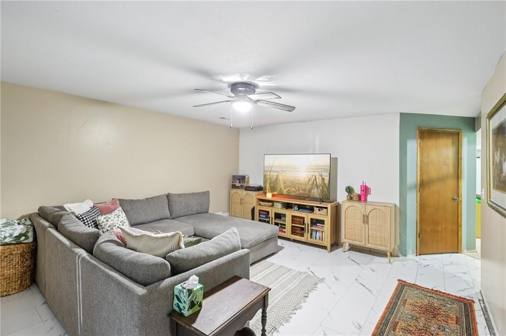 1022 N Davis Road — photo 3