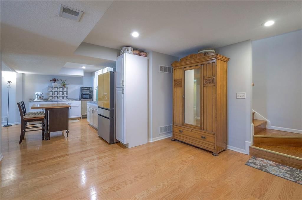 208 Pratt Avenue — photo 26