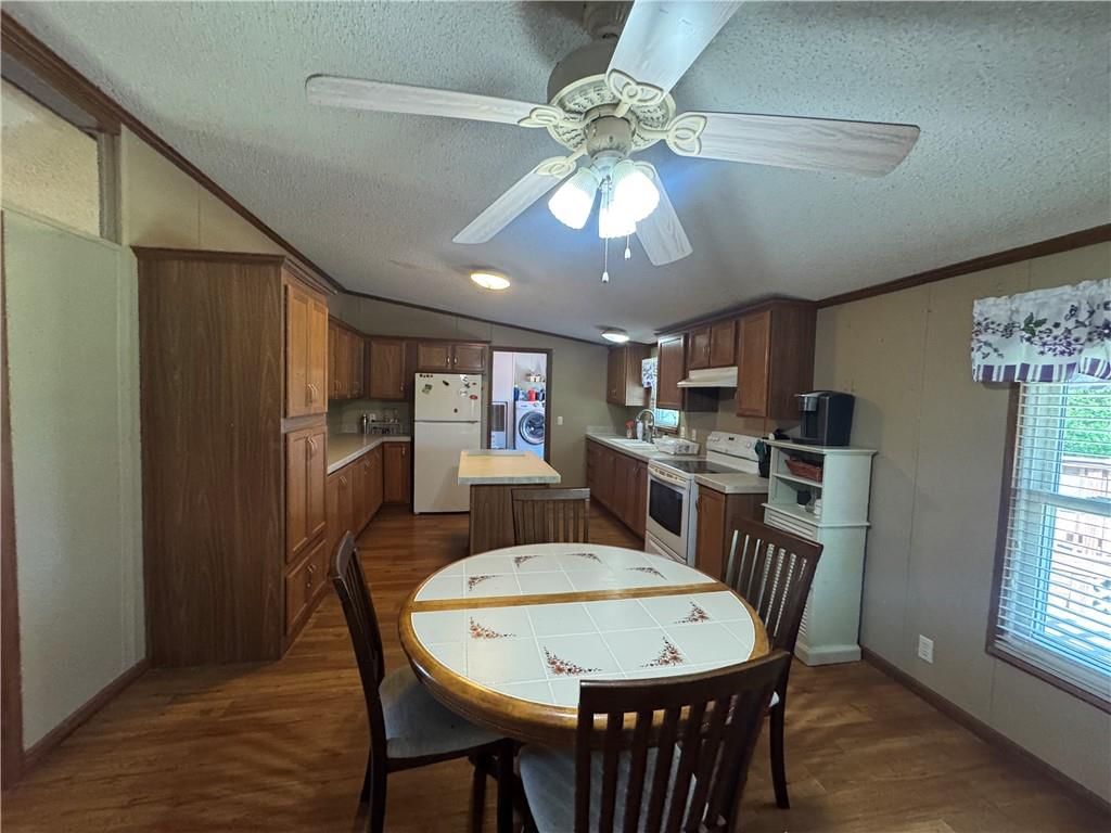 514 E 614th Street — photo 11